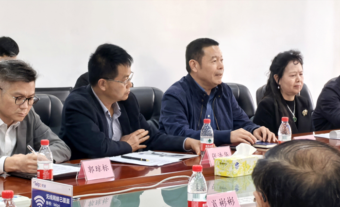 何总讲话.jpg